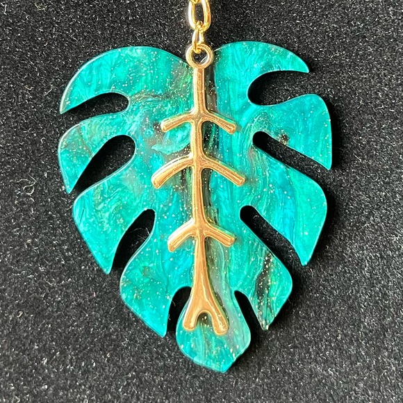 Boho Green Leaf with Gold Accent Purse Charm - Key Charm - Picture 3 of 6